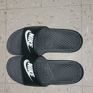 Used Nike Victori One Slides